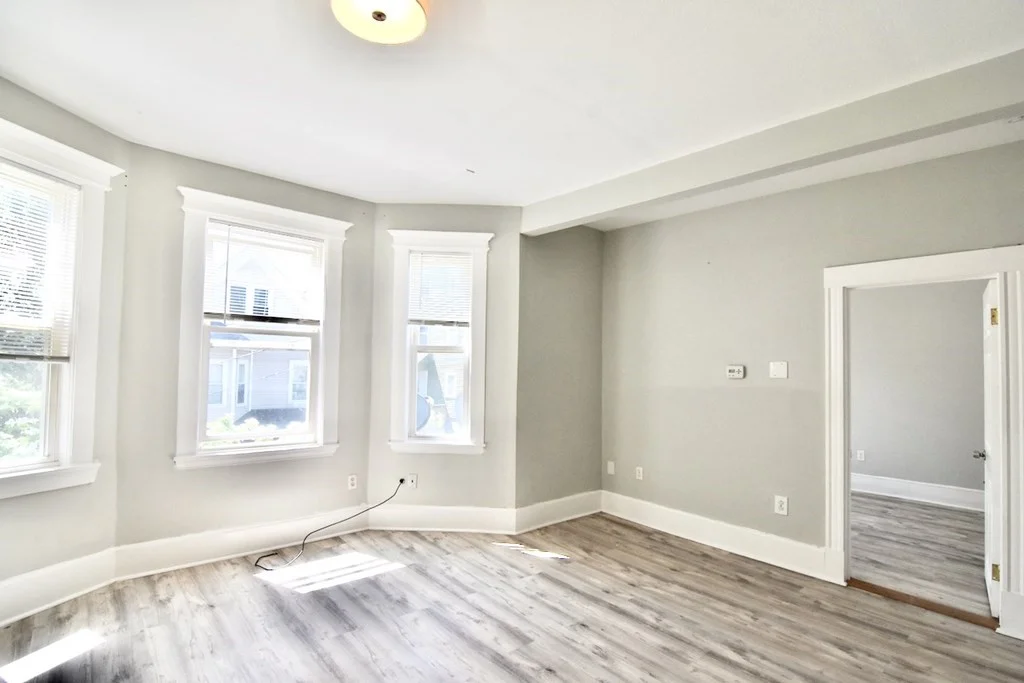 5 bed, 1 bath apartment for rent at 11 Drummond St Unit 2, Dorchester — photo 2 of 16