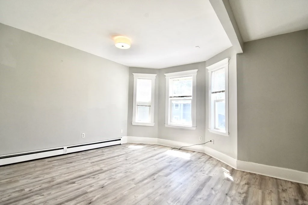 5 bed, 1 bath apartment for rent at 11 Drummond St Unit 2, Dorchester — photo 1 of 16