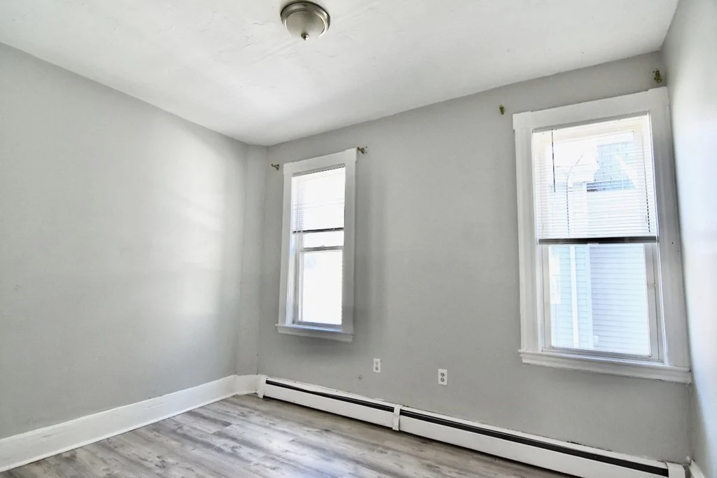 5 bed, 1 bath apartment for rent at 11 Drummond St Unit 2, Dorchester — photo 6 of 16