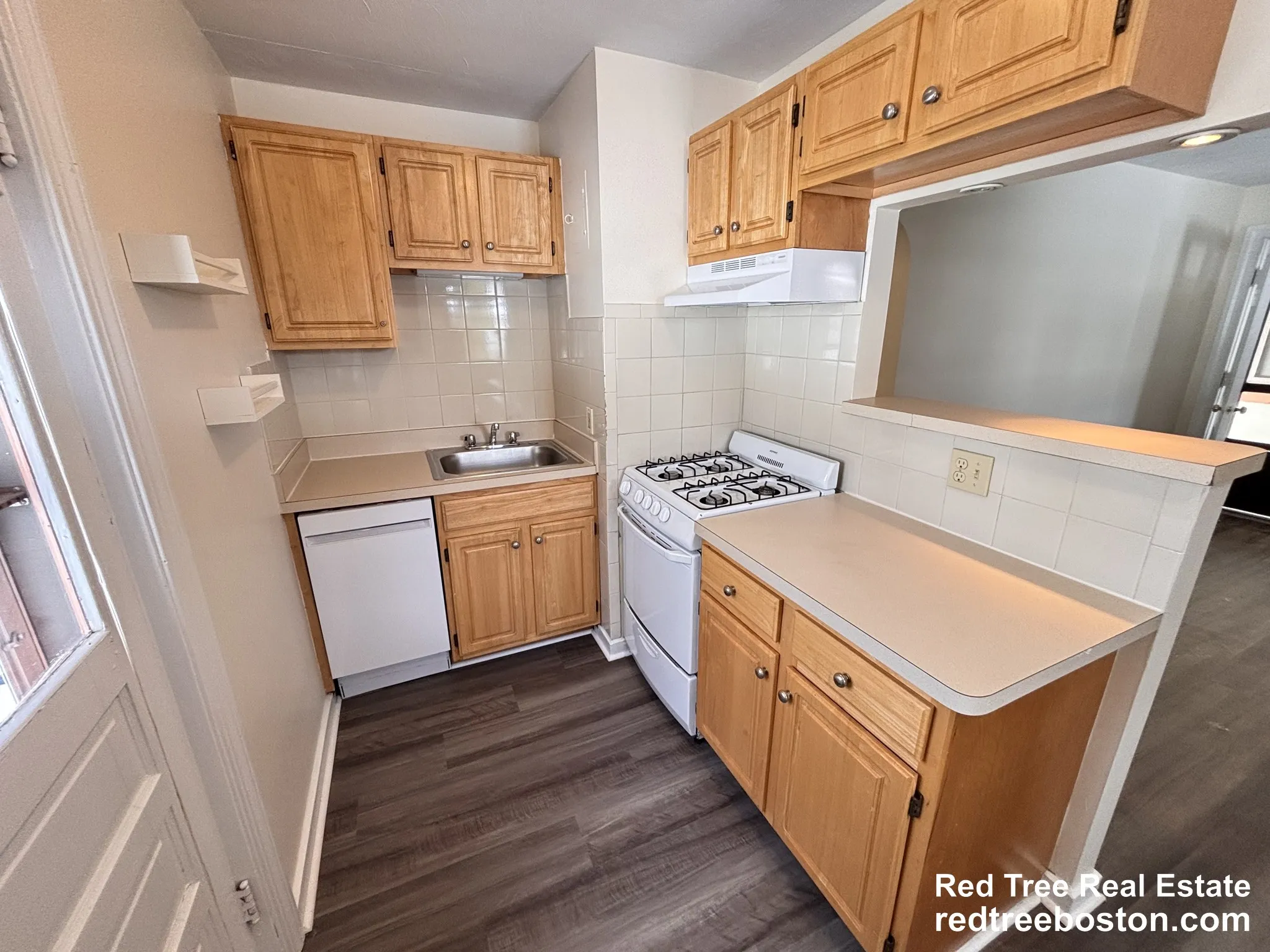 Studio bed, 1 bath apartment for rent at 11 Dudley St Unit C, Arlington — photo 4 of 13