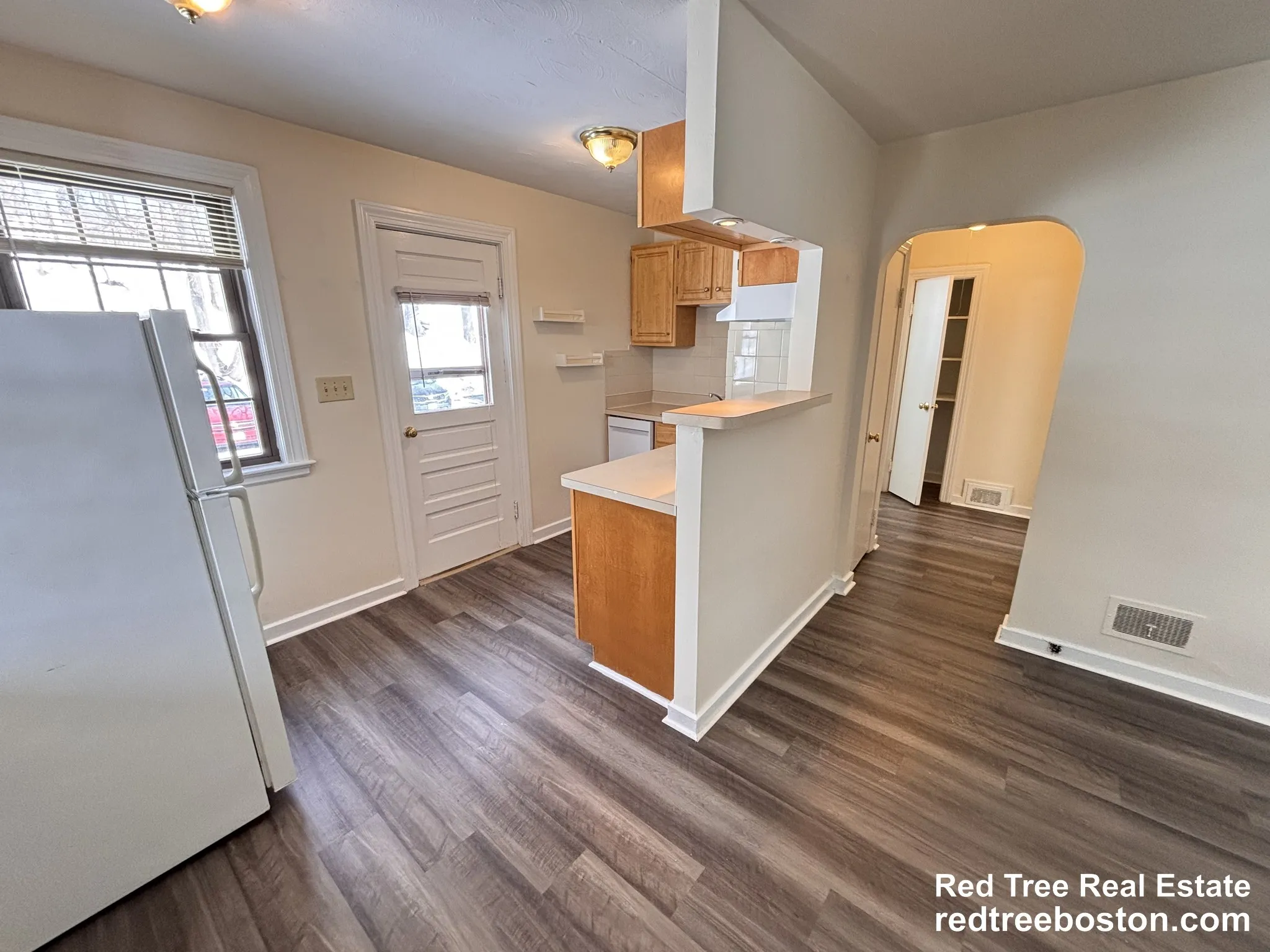 Studio bed, 1 bath apartment for rent at 11 Dudley St Unit C, Arlington — photo 3 of 13