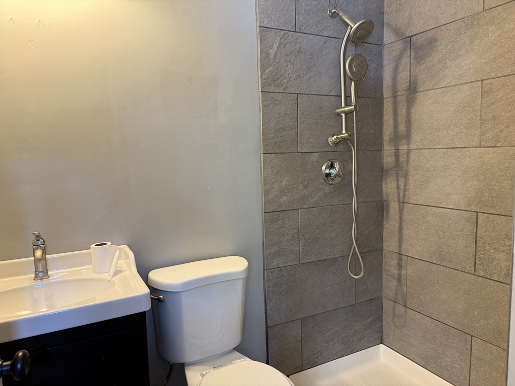 3 bed, 3 bath apartment for rent at 11 Durant Rd, Wellesley — photo 16 of 28