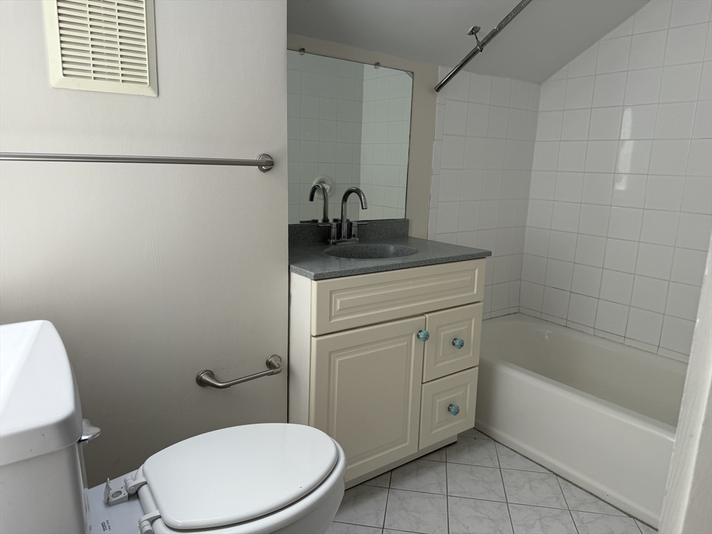 3 bed, 3 bath apartment for rent at 11 Durant Rd, Wellesley — photo 19 of 28