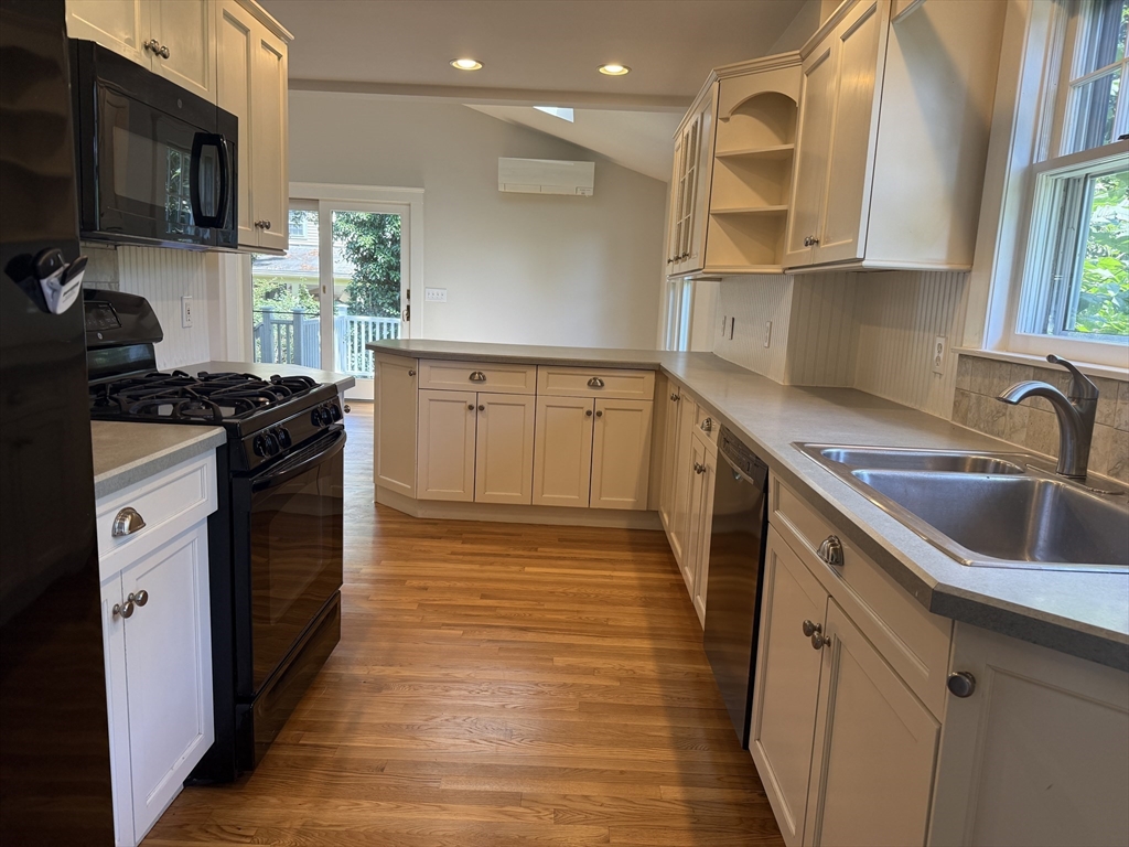 3 bed, 3 bath apartment for rent at 11 Durant Rd, Wellesley — photo 6 of 28