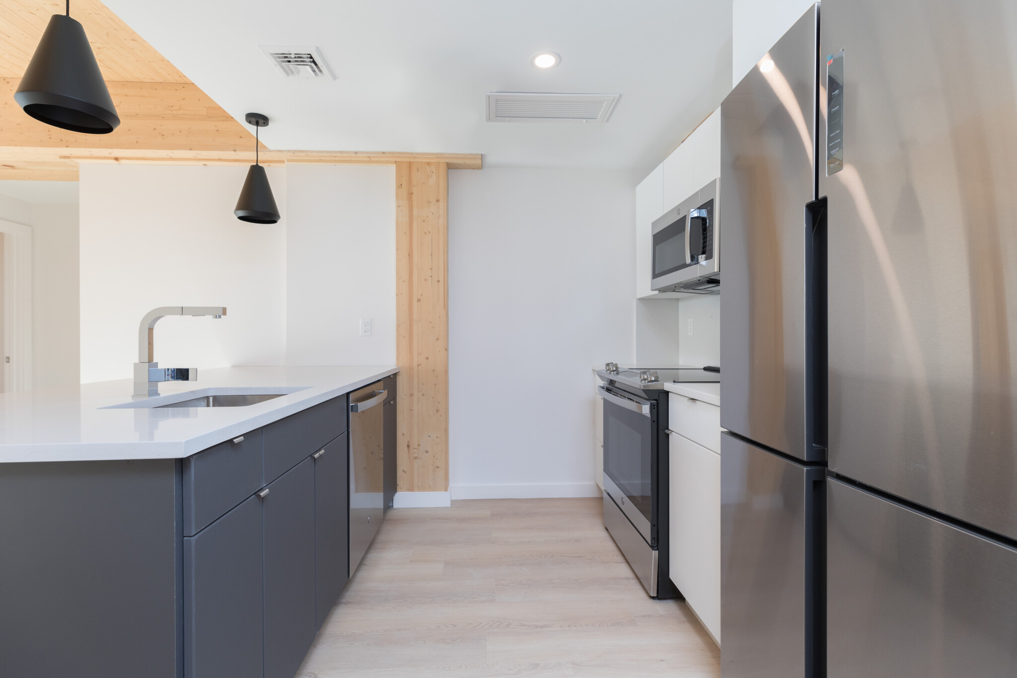 3 bed, 2 bath apartment for rent at 11 East Lenox St Unit 602L, Roxbury — photo 2 of 14