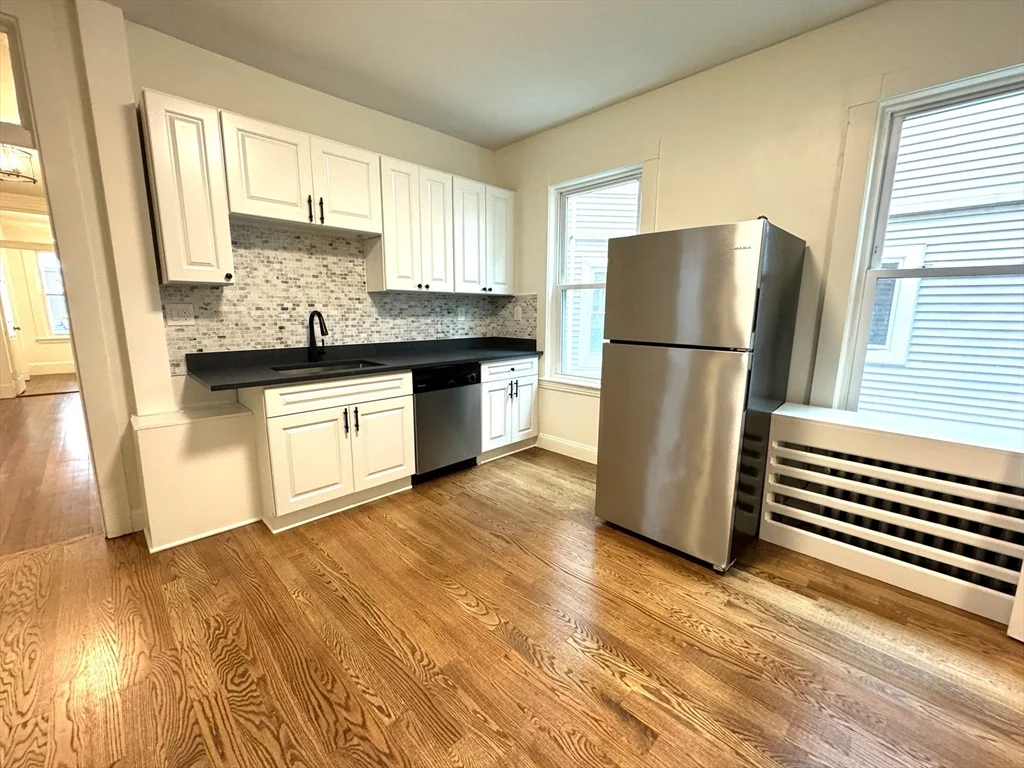 3 bed, 2 bath apartment for rent at 11 East Milton Rd Unit 1, High Street Hill — photo 4 of 25