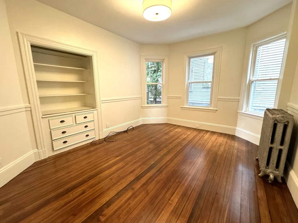 3 bed, 2 bath apartment for rent at 11 East Milton Rd Unit 1, High Street Hill — photo 5 of 25