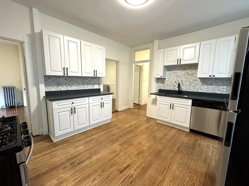 3 bed, 2 bath apartment for rent at 11 East Milton Rd Unit 1, High Street Hill — photo 3 of 25