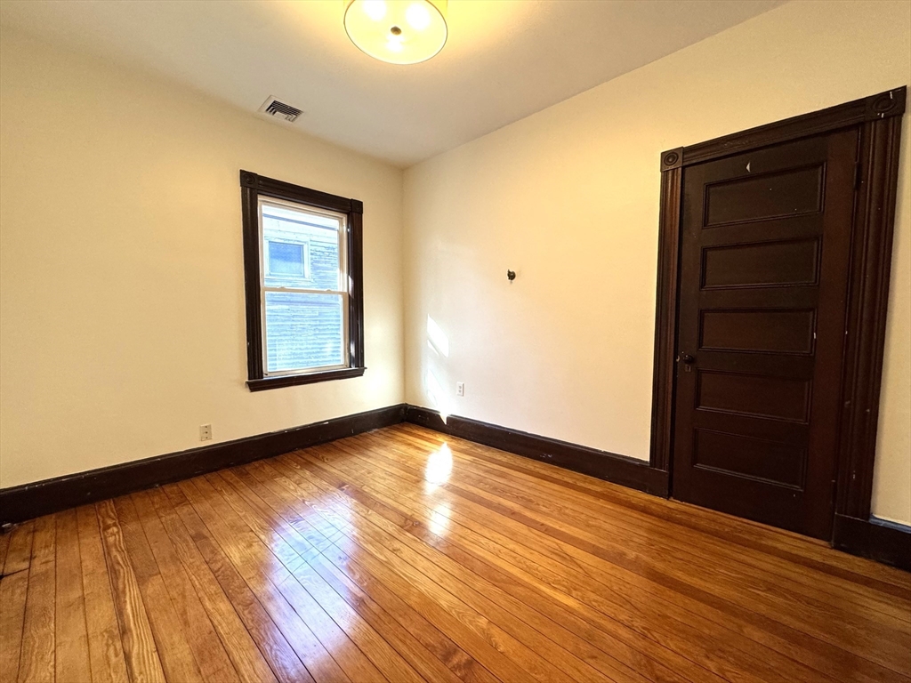 4 bed, 2 bath apartment for rent at 11 East Milton Rd Unit 3, Brookline — photo 23 of 25