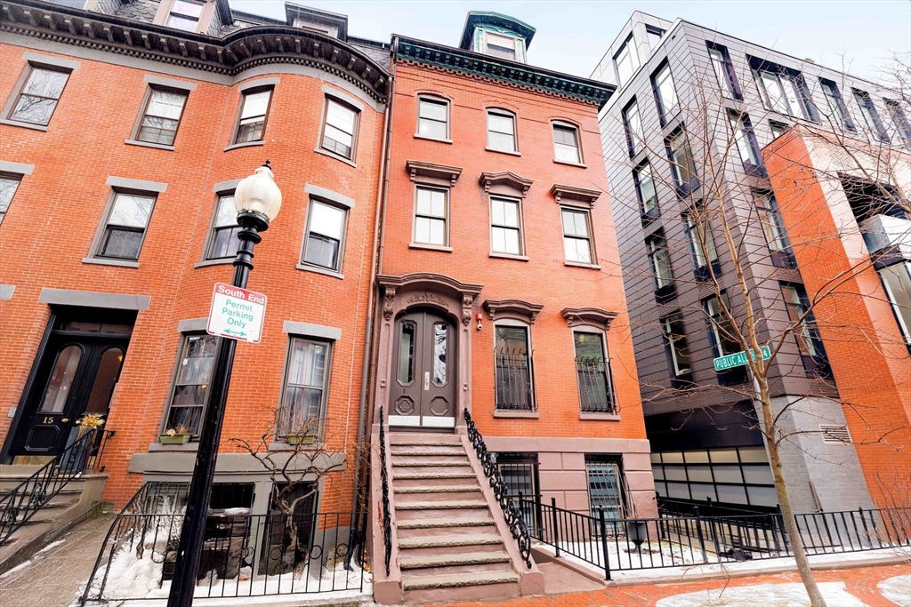 3 bed, 2 bath apartment for rent at 11 East Springfield Unit C, South End