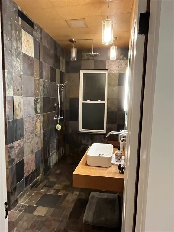 2 bed, 1 bath apartment for rent at 11 Edwards Unit 1, Beverly — photo 6 of 6