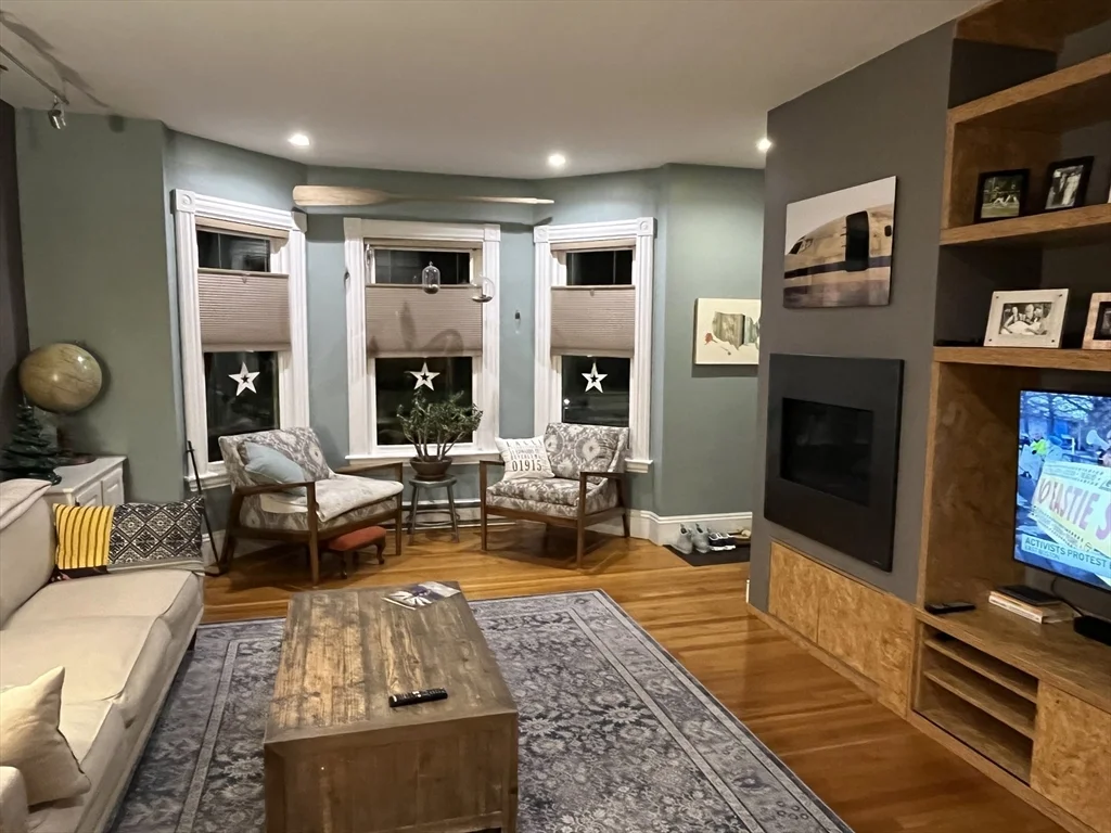 2 bed, 1 bath apartment for rent at 11 Edwards Unit 1, Beverly — photo 1 of 6