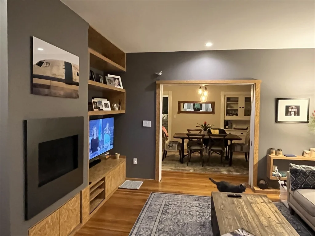 2 bed, 1 bath apartment for rent at 11 Edwards Unit 1, Beverly — photo 2 of 6