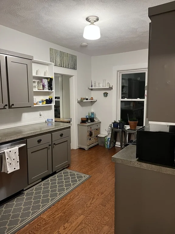 2 bed, 1 bath apartment for rent at 11 Edwards Unit 1, Beverly — photo 3 of 6