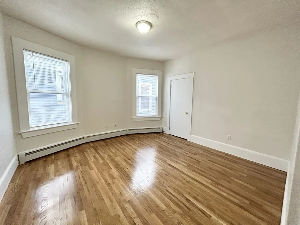 4 bed, 1 bath apartment for rent at 11 Elder St Unit 1, Boston — photo 3 of 8