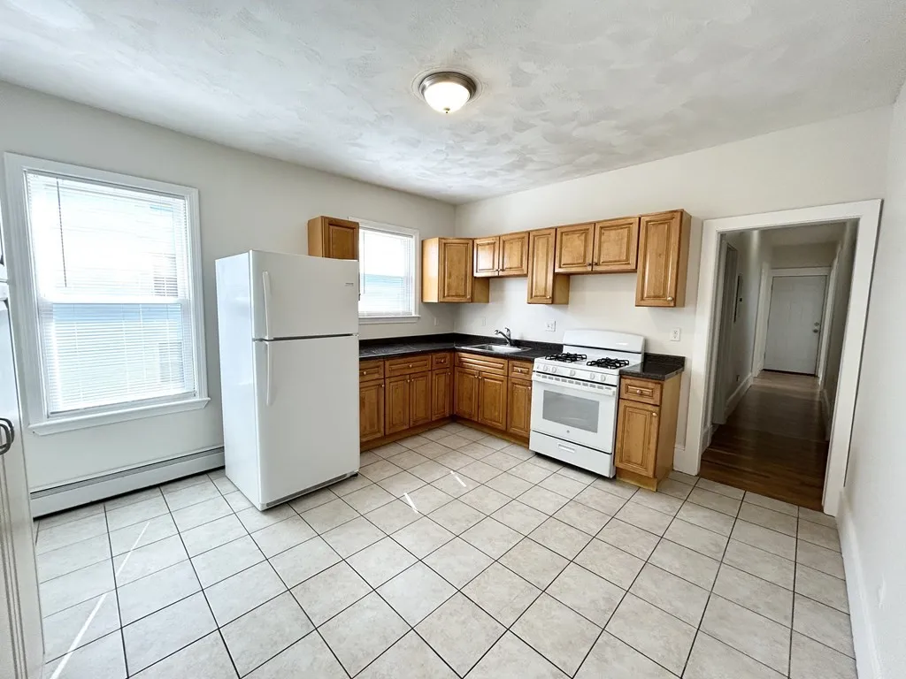 4 bed, 1 bath apartment for rent at 11 Elder St Unit 1, Boston — photo 1 of 8