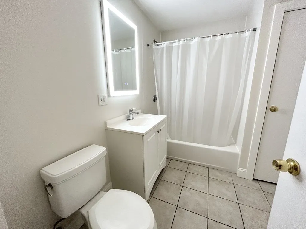 4 bed, 1 bath apartment for rent at 11 Elder St Unit 2, Boston — photo 7 of 8