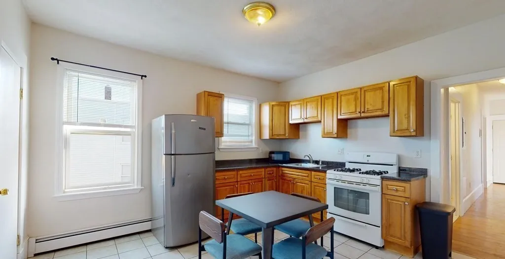 4 bed, 1 bath apartment for rent at 11 Elder St Unit 3, Boston — photo 2 of 26
