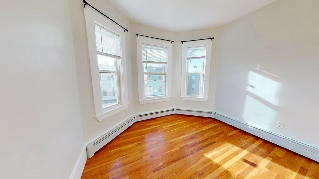 4 bed, 1 bath apartment for rent at 11 Elder St Unit 3, Boston — photo 4 of 26