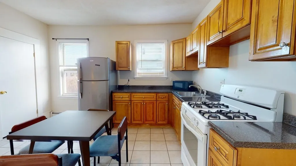 4 bed, 1 bath apartment for rent at 11 Elder St Unit 3, Boston — photo 1 of 26
