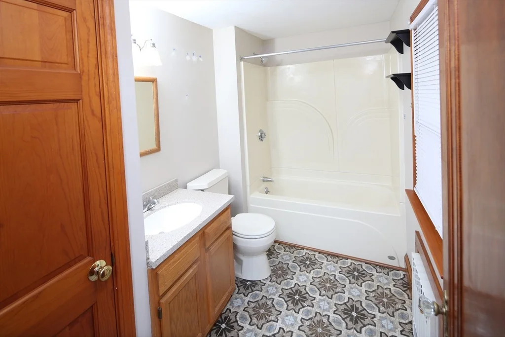 3 bed, 1 bath apartment for rent at 11 Elinor Rd, Weymouth — photo 11 of 12