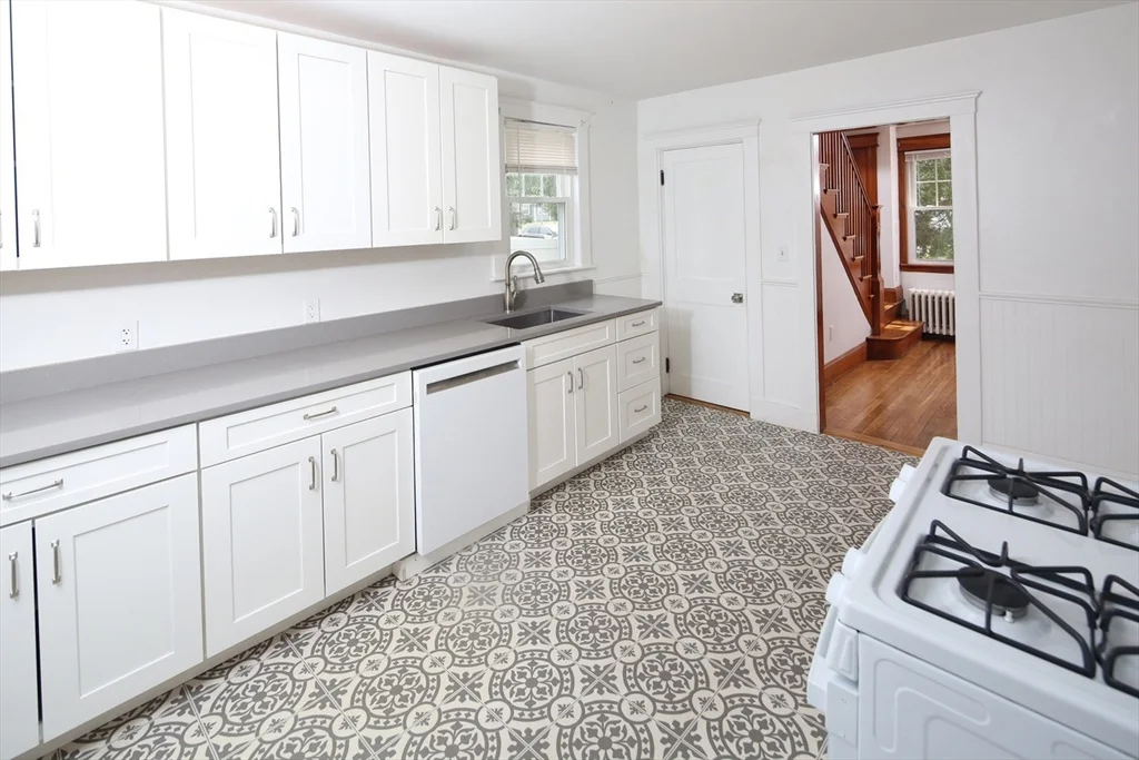3 bed, 1 bath apartment for rent at 11 Elinor Rd, Weymouth — photo 2 of 12