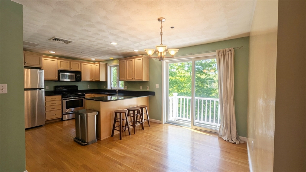 2 bed, 1 bath apartment for rent at 11 Endicott Unit B, Peabody — photo 3 of 21