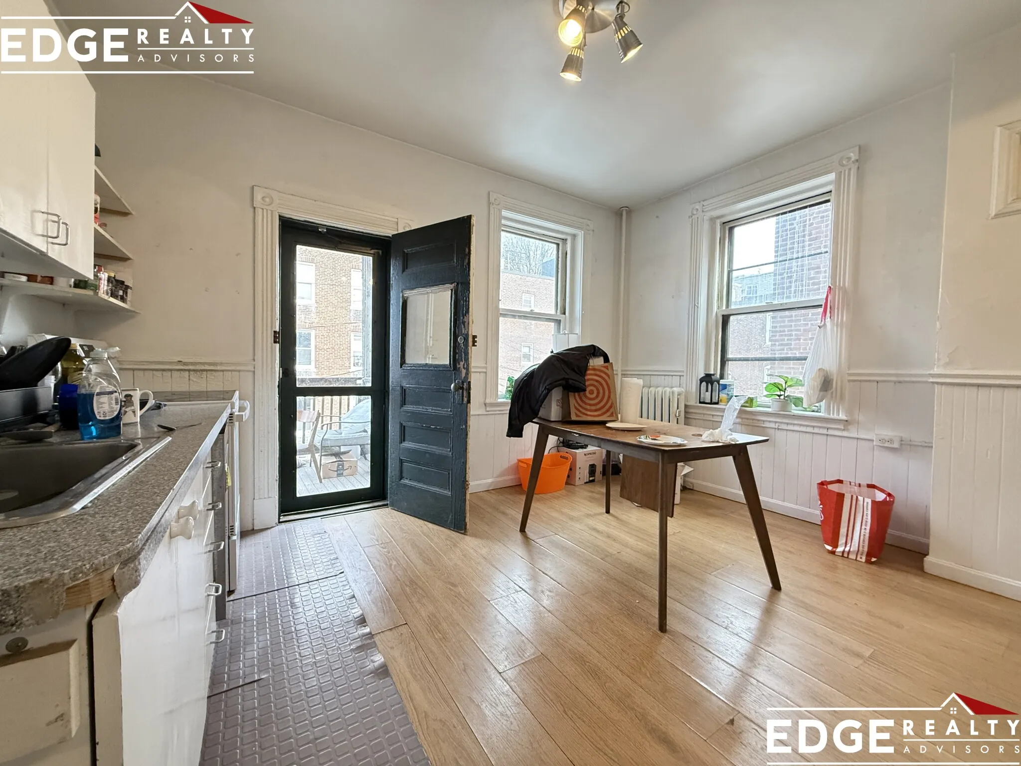 5 bed, 1.5 bath apartment for rent at 11 Euston St Unit 2, Brookline — photo 3 of 10