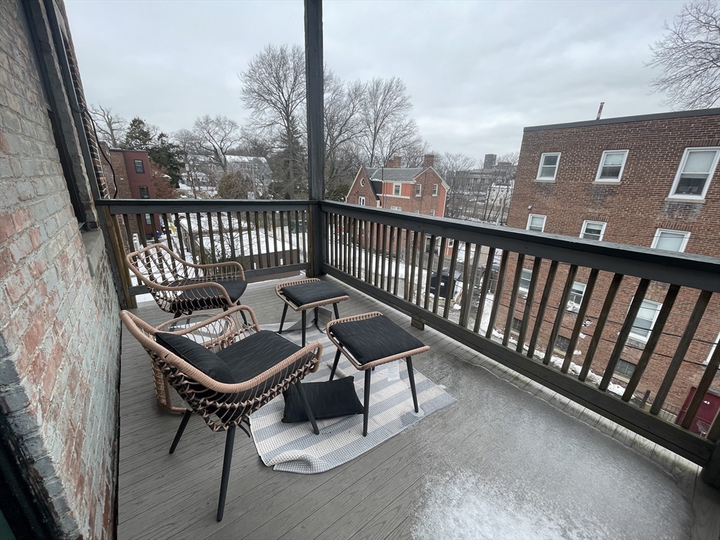 5 bed, 1 bath apartment for rent at 11 Euston St Unit 3, Brookline — photo 17 of 22