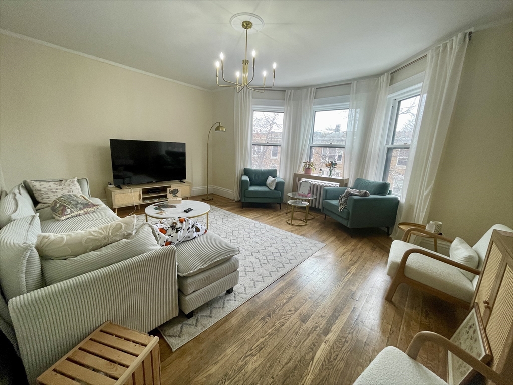 5 bed, 1 bath apartment for rent at 11 Euston St Unit 3, Brookline — photo 4 of 22