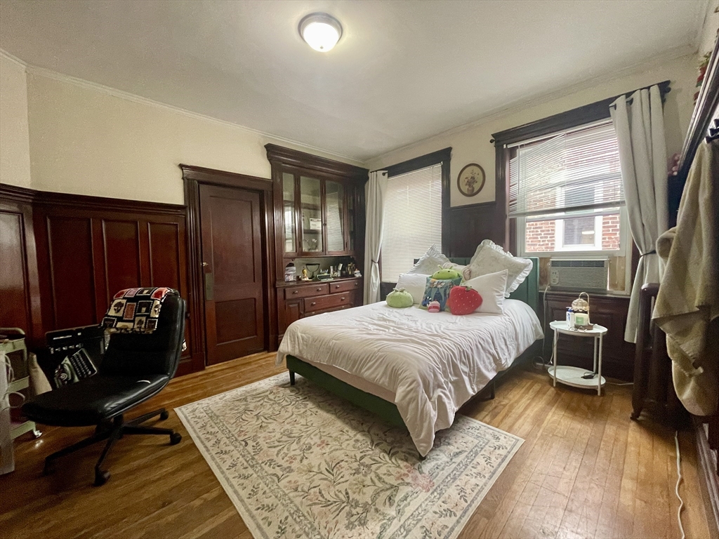 5 bed, 1 bath apartment for rent at 11 Euston St Unit 3, Brookline — photo 11 of 22