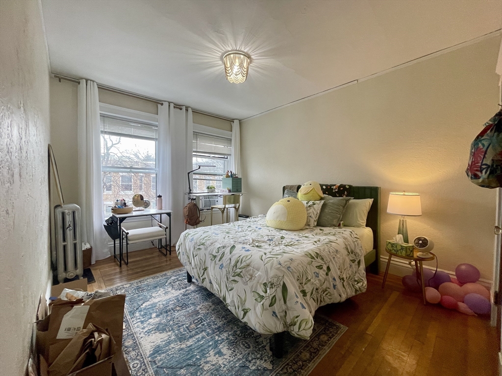 5 bed, 1 bath apartment for rent at 11 Euston St Unit 3, Brookline — photo 13 of 22