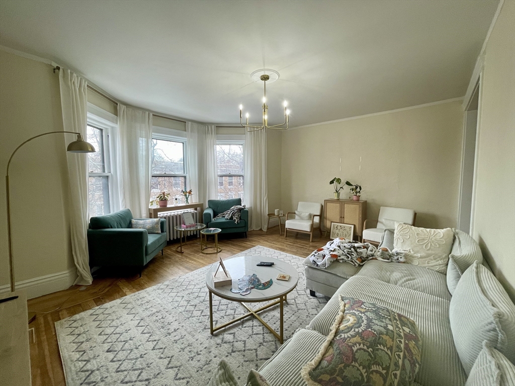 5 bed, 1 bath apartment for rent at 11 Euston St Unit 3, Brookline