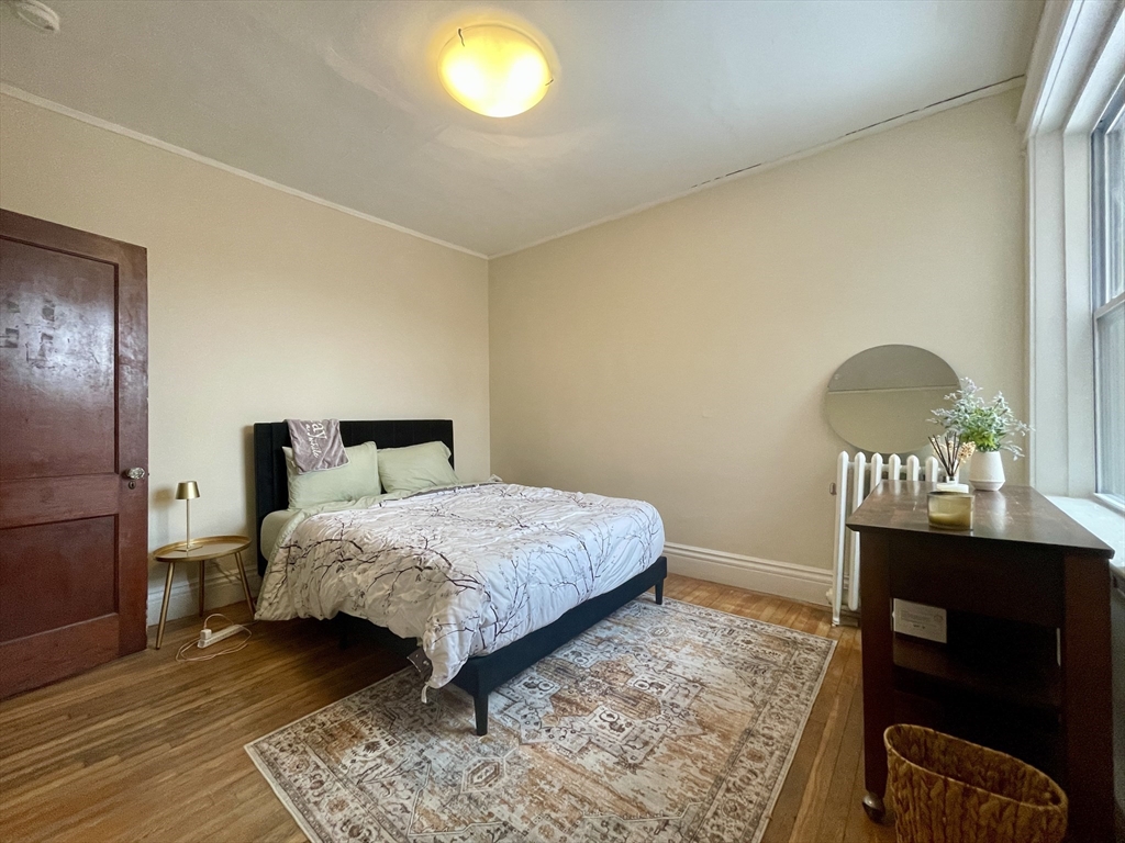5 bed, 1 bath apartment for rent at 11 Euston St Unit 3, Brookline — photo 10 of 22