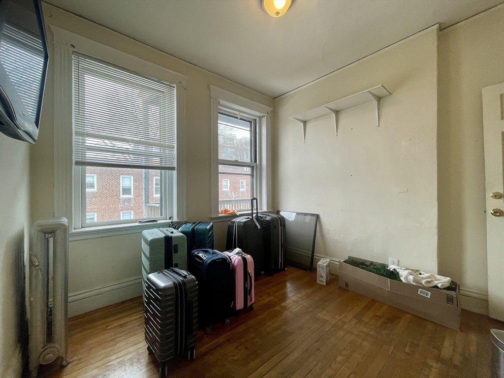 5 bed, 1 bath apartment for rent at 11 Euston St Unit 3, Brookline — photo 16 of 22