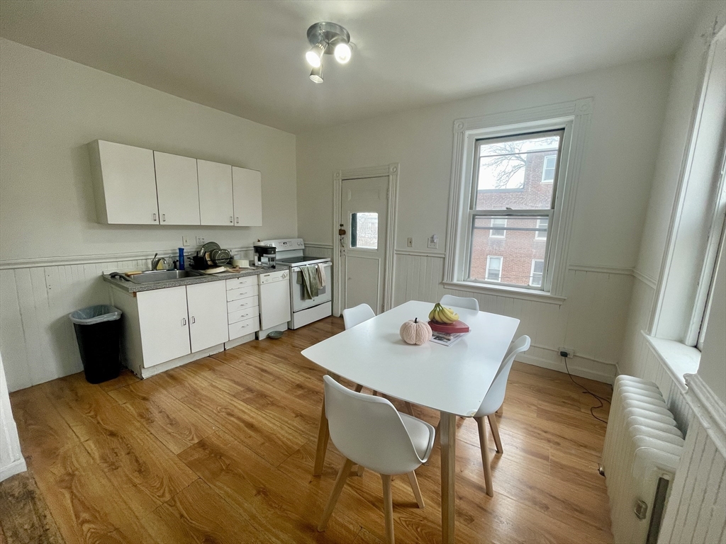 5 bed, 1 bath apartment for rent at 11 Euston St Unit 3, Brookline — photo 8 of 22