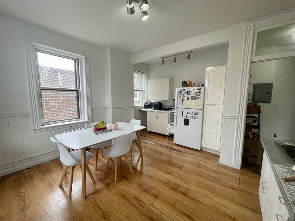 5 bed, 1 bath apartment for rent at 11 Euston St Unit 3, Brookline — photo 7 of 22