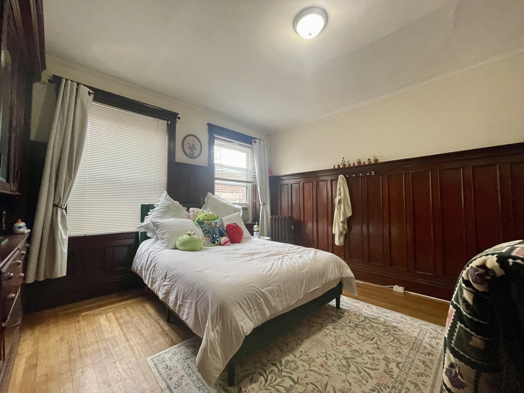 5 bed, 1 bath apartment for rent at 11 Euston St Unit 3, Brookline — photo 12 of 22