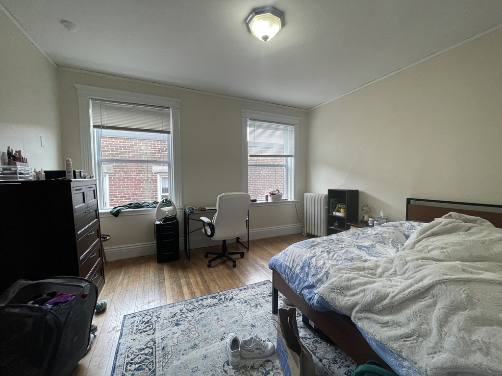 5 bed, 1 bath apartment for rent at 11 Euston St Unit 3, Brookline — photo 14 of 22