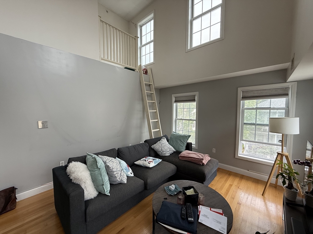 2 bed, 2 bath apartment for rent at 11 Everett Ave Unit 3, East Somerville — photo 3 of 18
