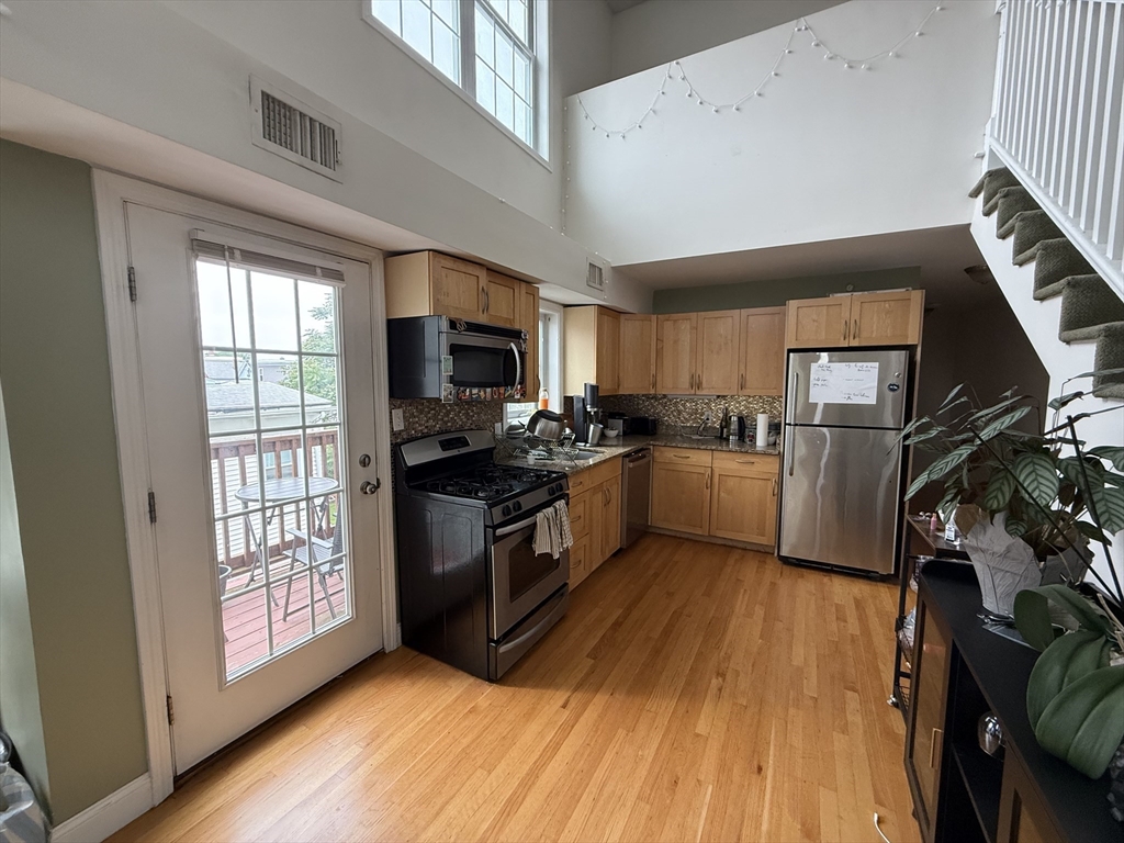 2 bed, 2 bath apartment for rent at 11 Everett Ave Unit 3, East Somerville — photo 5 of 18