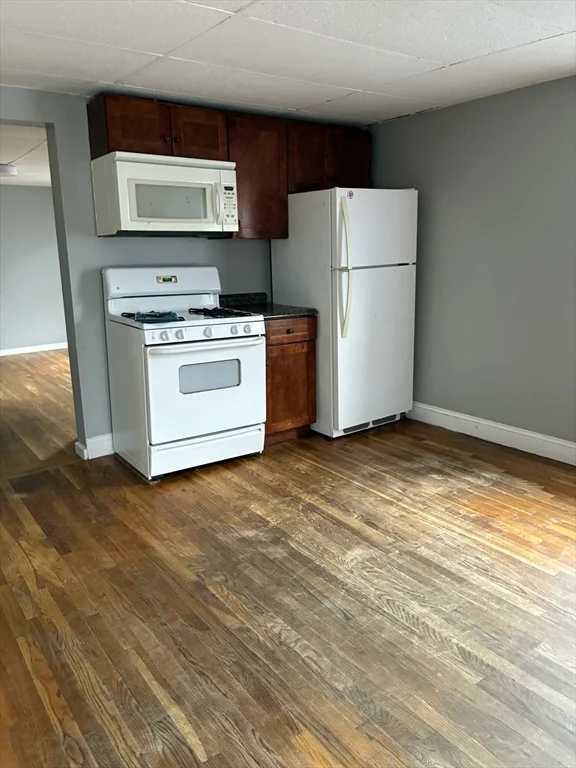2 bed, 1 bath apartment for rent at 11 Fair St Unit 3, Gloucester — photo 5 of 8