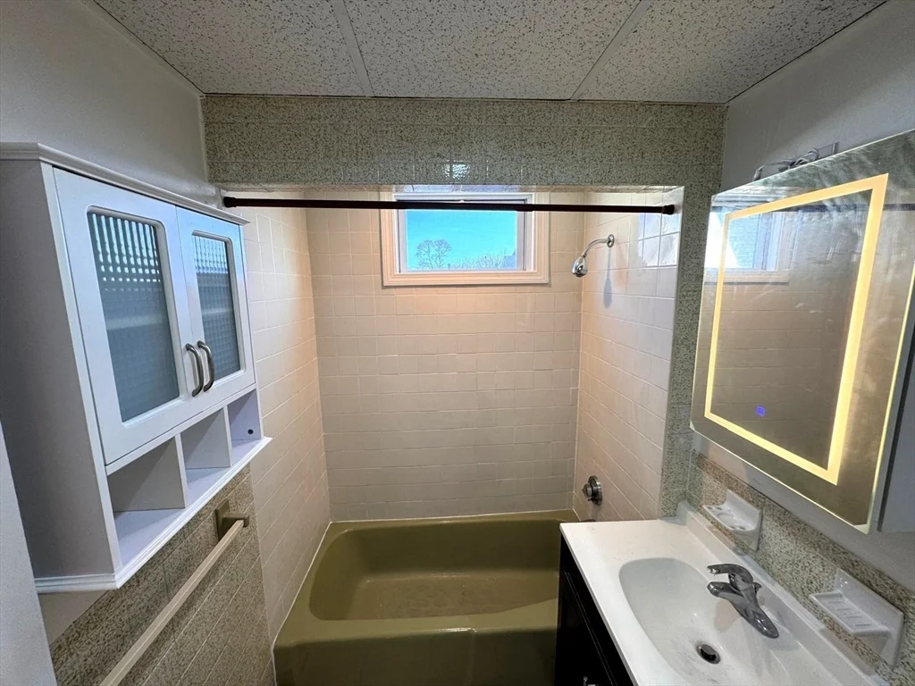 3 bed, 1 bath apartment for rent at 11 Fairmont Pl Unit 3, Malden — photo 8 of 12