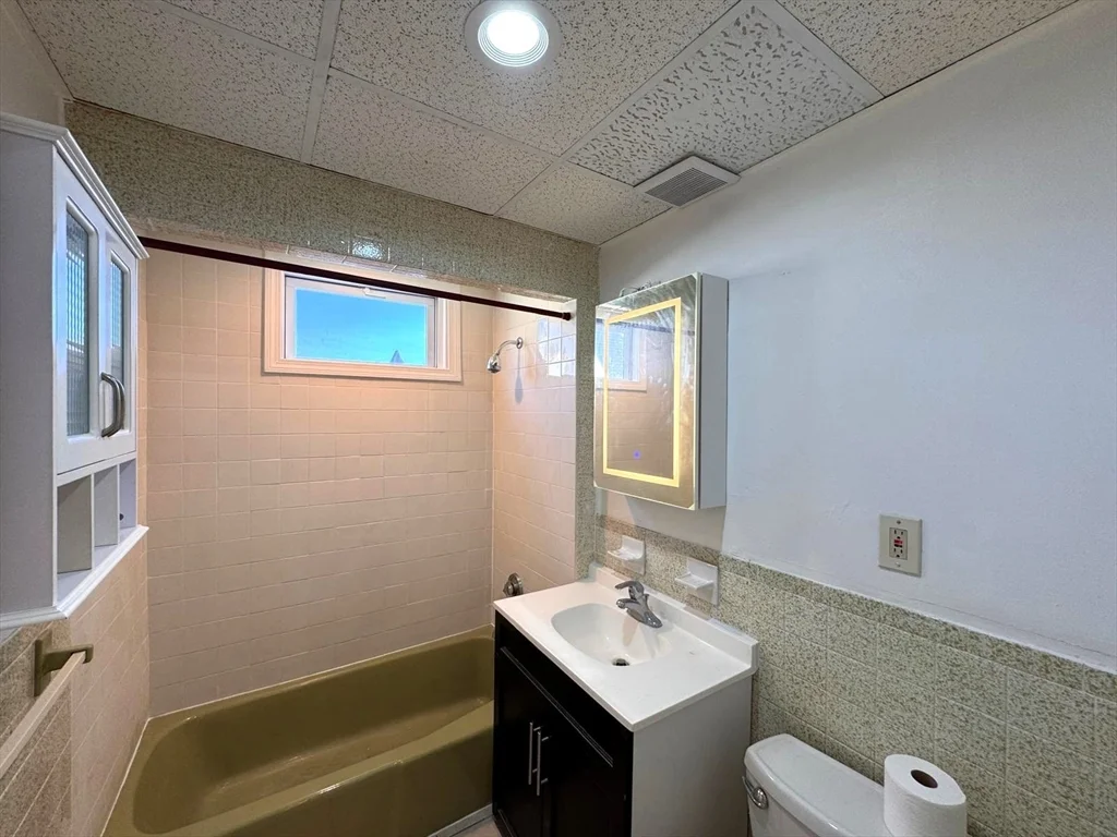 3 bed, 1 bath apartment for rent at 11 Fairmont Pl Unit 3, Malden — photo 9 of 12