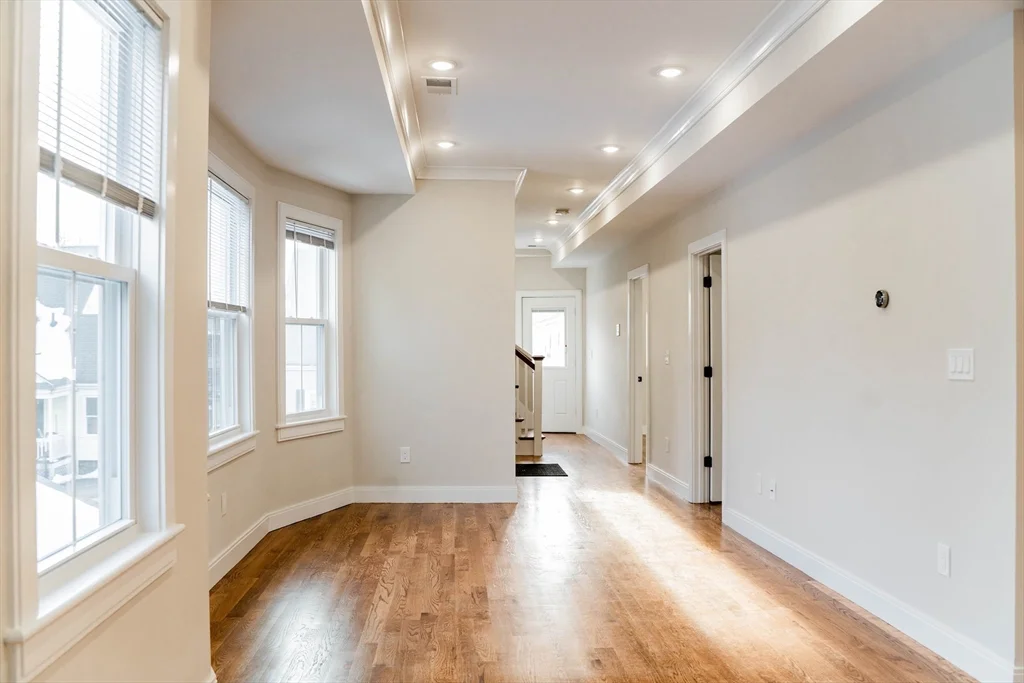 5 bed, 2 bath apartment for rent at 11 Falkland St Unit 2, Brighton — photo 6 of 18