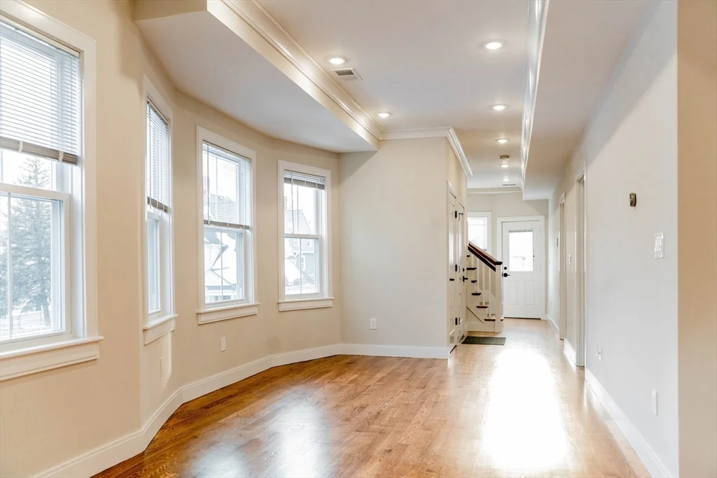 5 bed, 2 bath apartment for rent at 11 Falkland St Unit 2, Brighton — photo 4 of 18