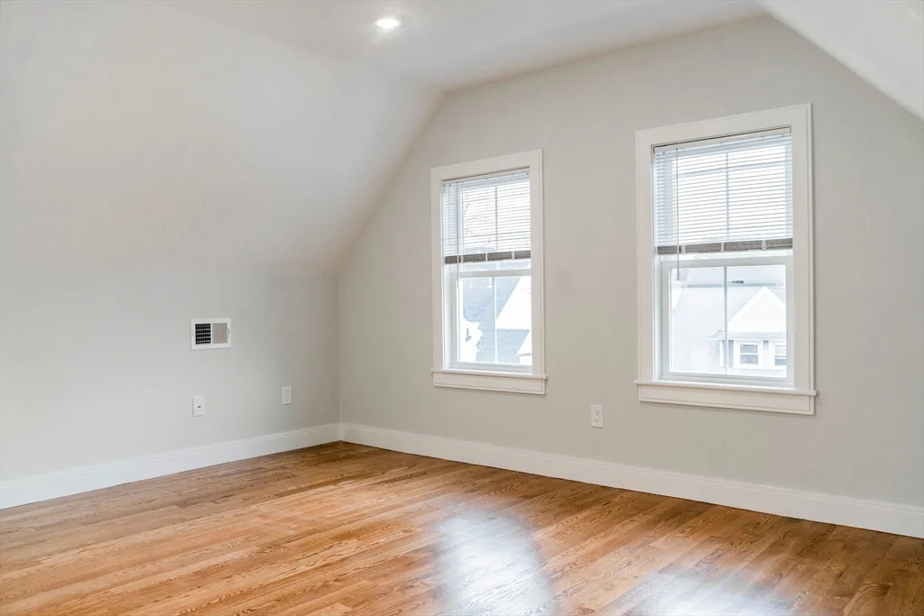 5 bed, 2 bath apartment for rent at 11 Falkland St Unit 2, Brighton — photo 11 of 18