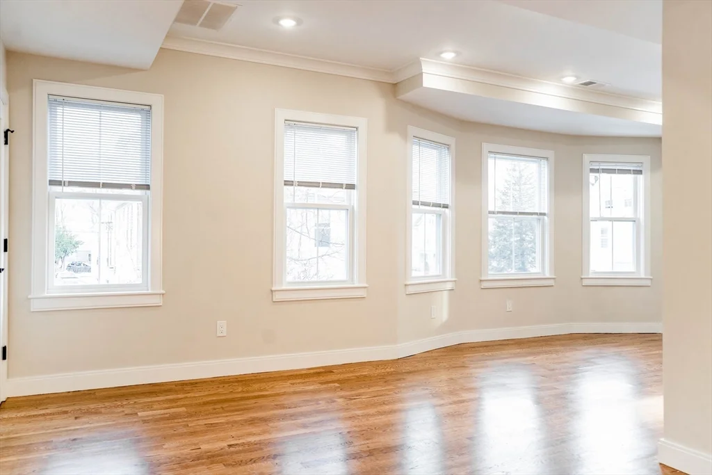 5 bed, 2 bath apartment for rent at 11 Falkland St Unit 2, Brighton — photo 5 of 18