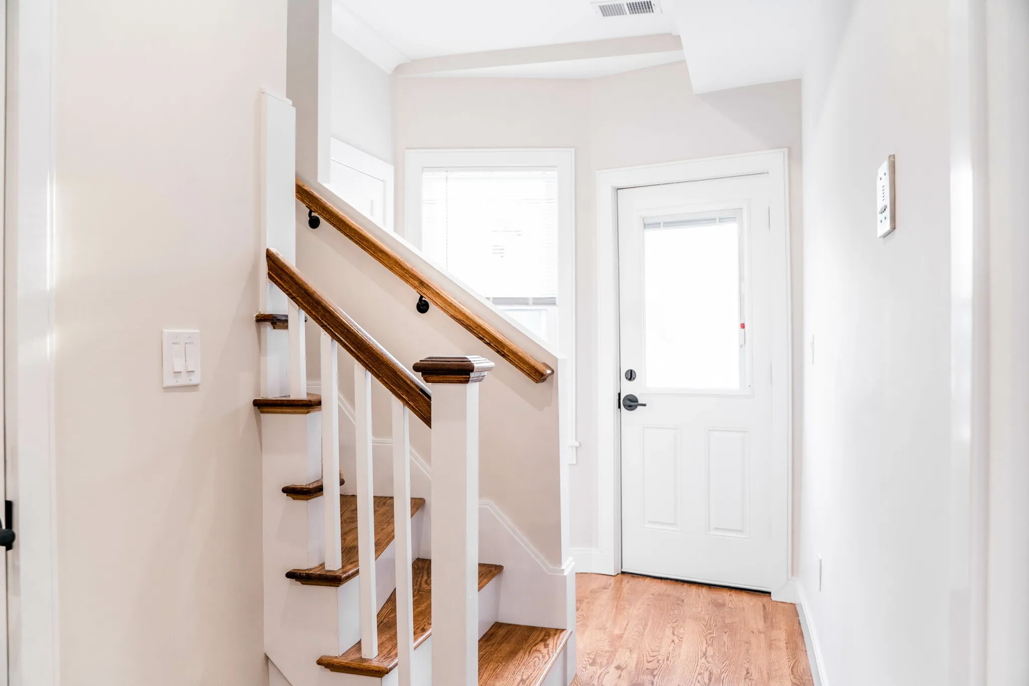 5 bed, 2 bath apartment for rent at 11 Falkland St Unit 2, Oak Square — photo 14 of 28