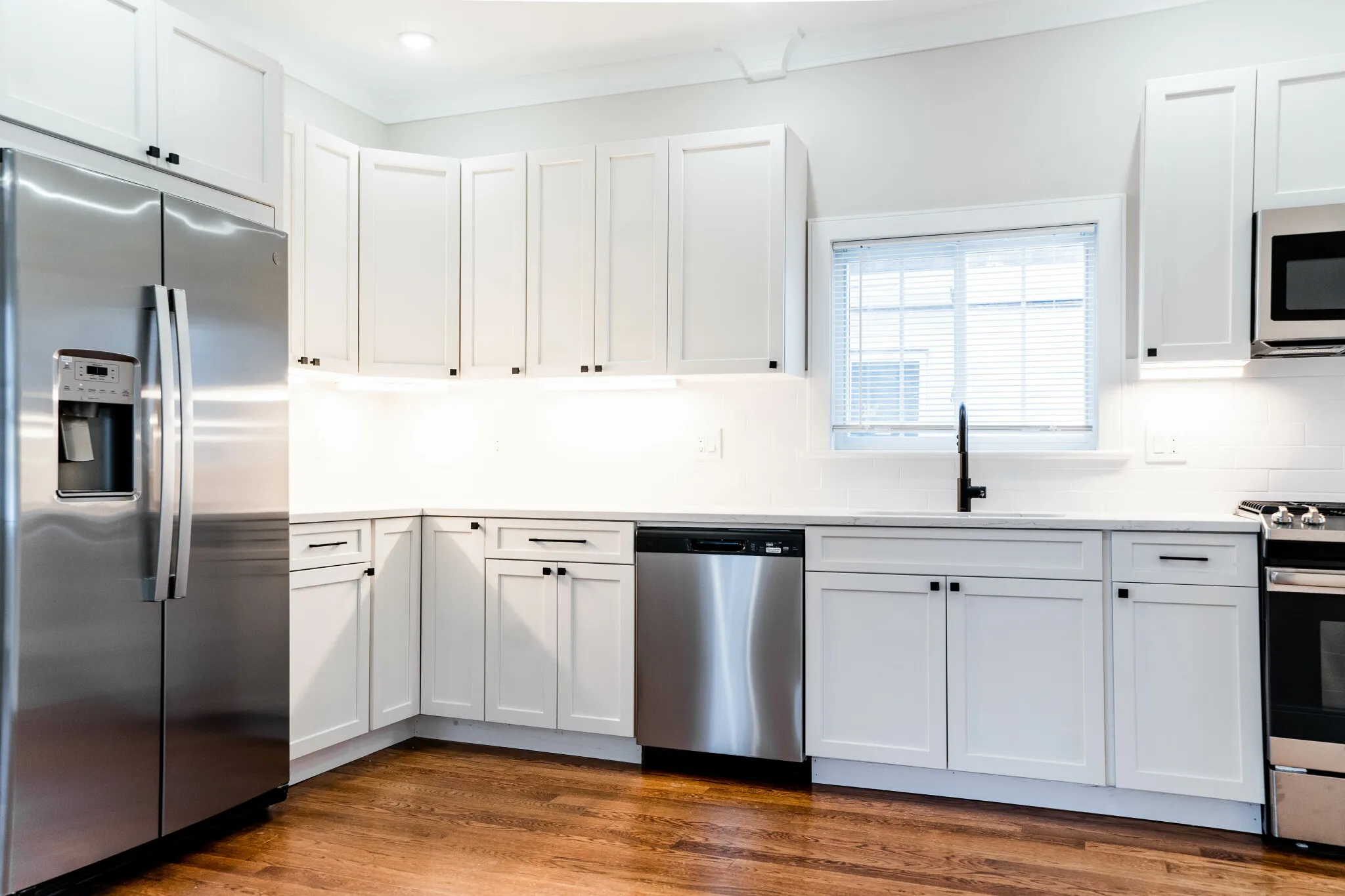5 bed, 2 bath apartment for rent at 11 Falkland St Unit 2, Oak Square — photo 3 of 28